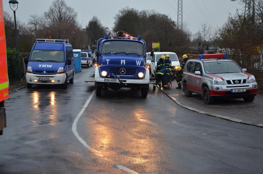 Schwerer VU Bus Zug Düsseldorf P452.JPG